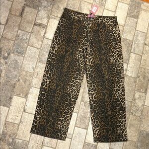 LEOPARD PRINT NWT BAGGY JEANS🔥